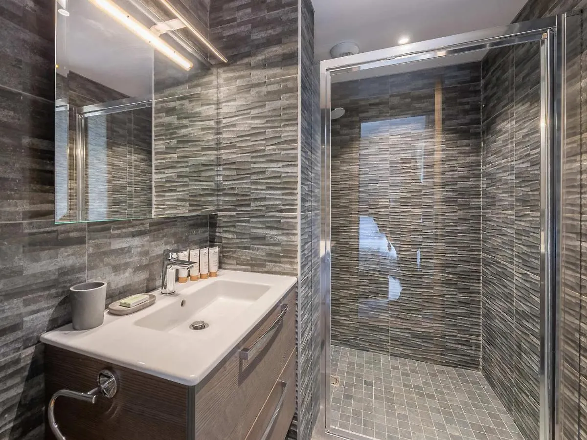 Chalet Moderne A Meribel : Jacuzzi, Sauna, 6 Chambres, Proche Centre Et Navette - Fr-1-565-55 Les Allues
